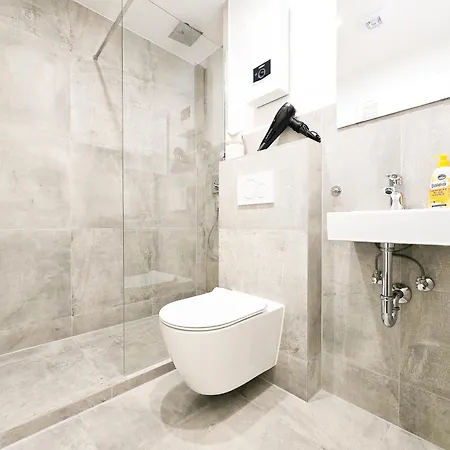 شقة Tolstov - With Balcony - 25 Min Messe Dus