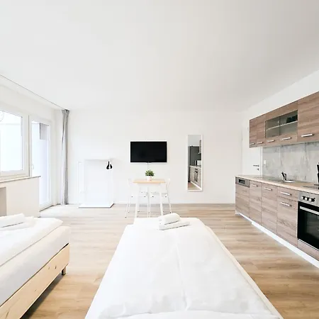 Raj Living - With Balcony - 25 Min Messe Dus Duisburg