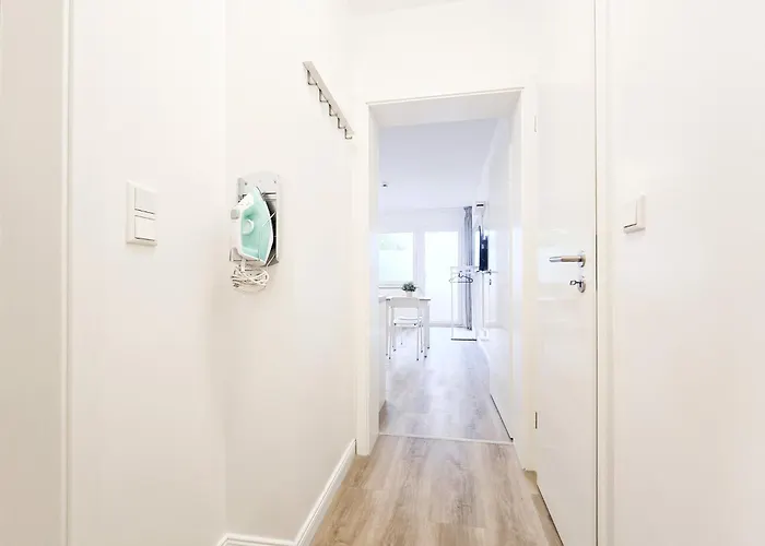 Tolstov - With Balcony - 25 Min Messe Dus アパート *